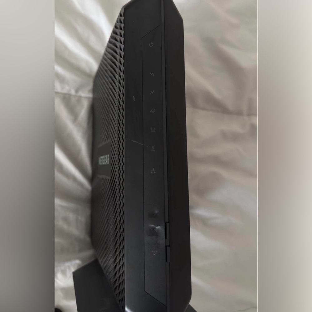 Netgear AC1900 Modem Router - Picture 2 of 4